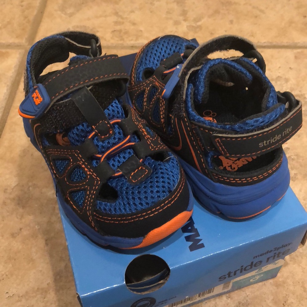 NWT and Box Toddlers Size 4.5 Made2play sh…